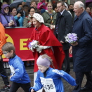 Kongeparet under barneløpet Labb og Line - en del av Midnight Sun Marathon. Foto: Lise Åserud, NTB scanpix